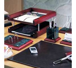 Настольные наборы и аксессуары