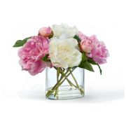 Композиция Бело-розовые пионы в овальной вазе